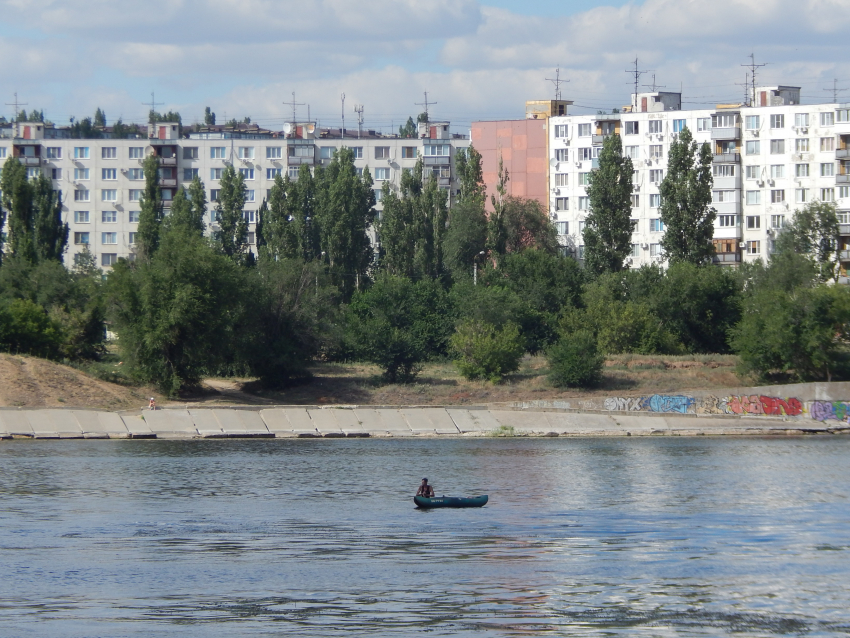 Из-за холодного шквала вода в Камышинке и Волге оказалась теплее воздуха