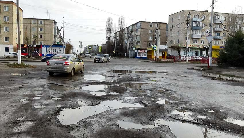 Скажите, для каких каскадеров власти Камышина держат вот такие дороги в центре города? - камышанин