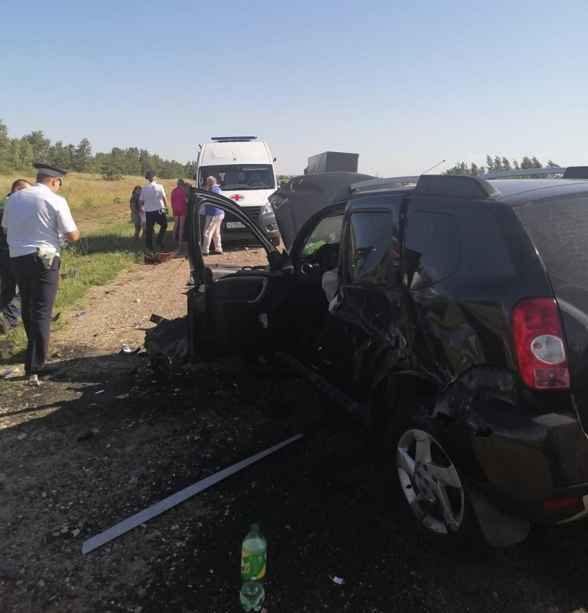 На трассе между селами Умет и Усть-Грязнуха в Камышинском районе в аварии пострадали пятеро