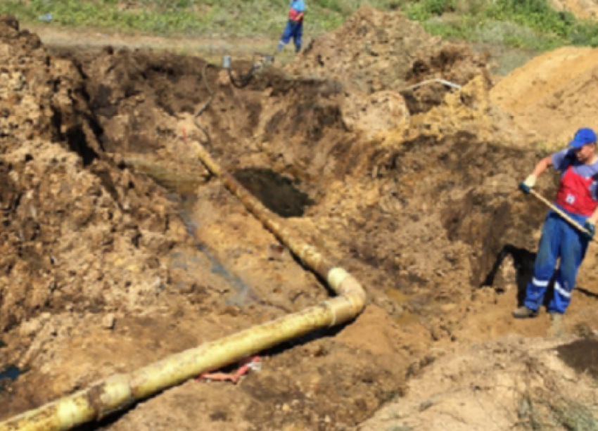 В Камышинском районе произошла авария на нефтепроводе