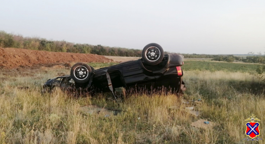 На дороге Камышин - Воднобуерачное пенсионер не удержал «Форд» на трассе, «кувыркнулся» в кювет и попал к хирургам