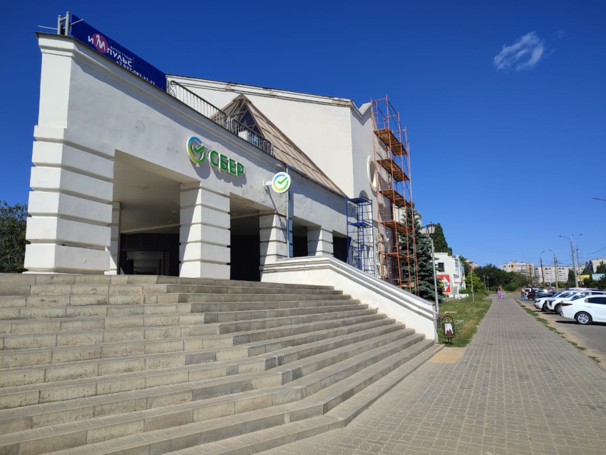 В Камышине главный офис Сбера оделся в строительные леса