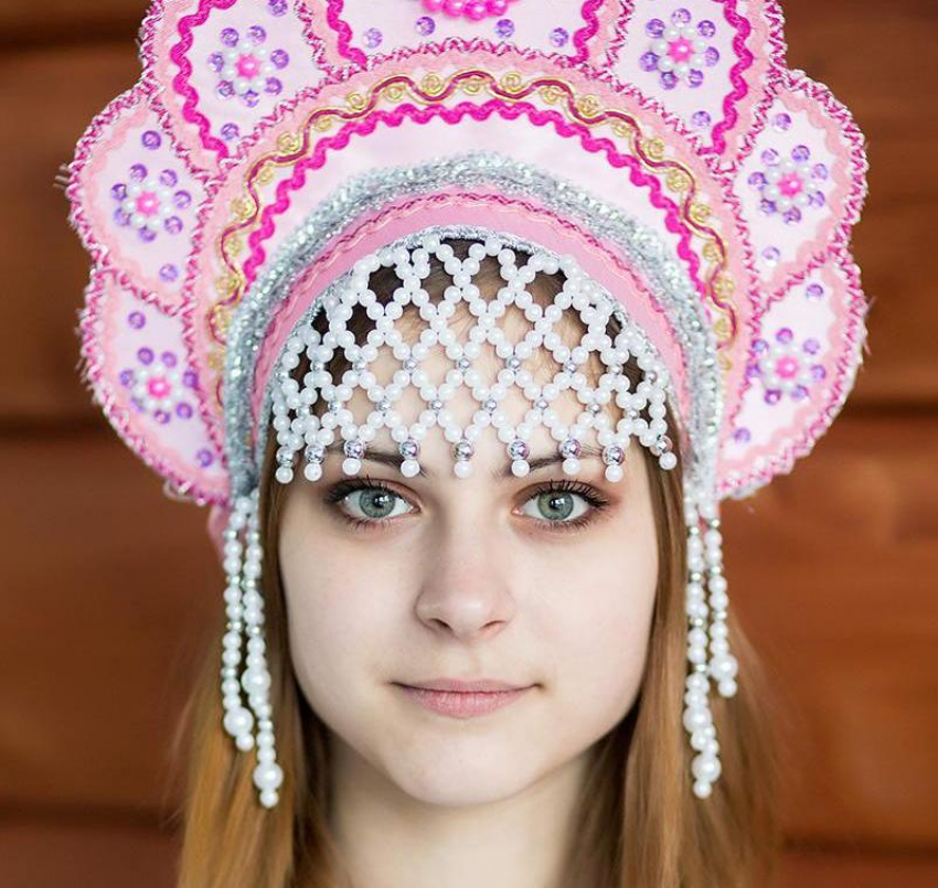 Администрация Станислава Зинченко призывает камышинских барышень нарядиться в кокошники, а за самый красивый обещает подарить аэрогриль