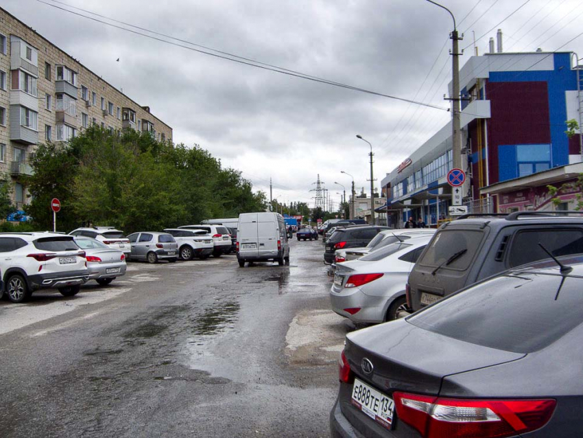 В Камышине в разгар выборной кампании в гордуму «заминировали» вход в помещение на улице Давыдова, где находится городская организация КПРФ