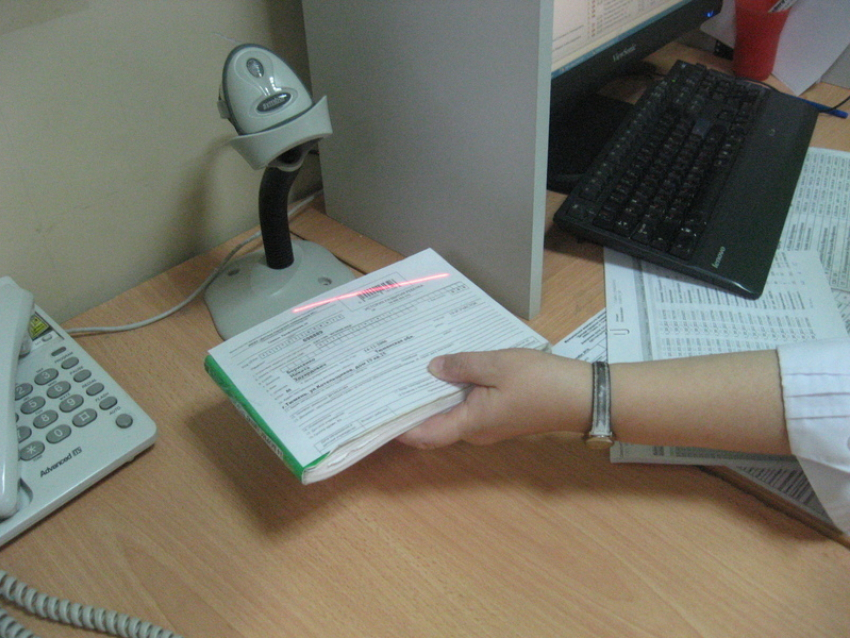 В регистратурах поликлиник Камышина пропадают медицинские карты пациентов