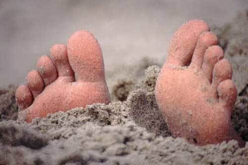 В Волгоградской области 3-летнего мальчика насмерть засыпало песком