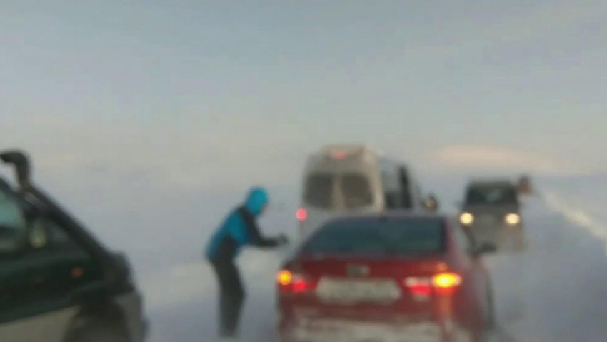 Дорожники предупредили автомобилистов, что сегодня ночью на федеральных трассах ожидается снежный шквал