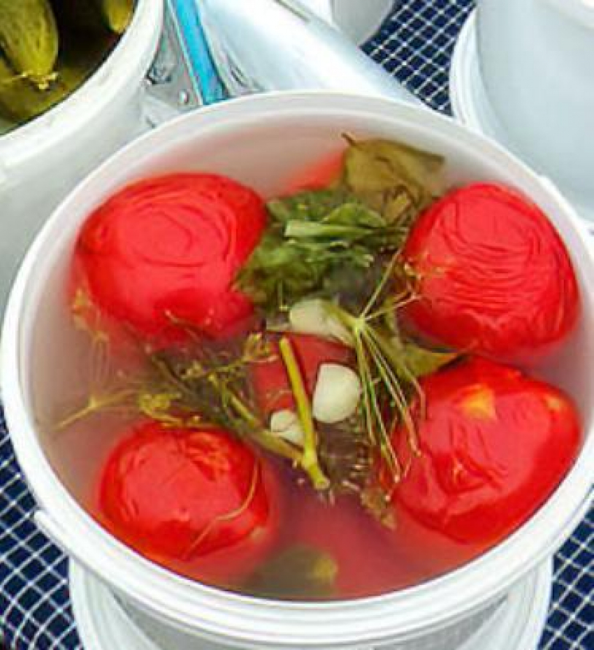 На камышинских рынках обычные квашеные помидоры пошли на рекорд: они продаются по 300 рублей за килограмм