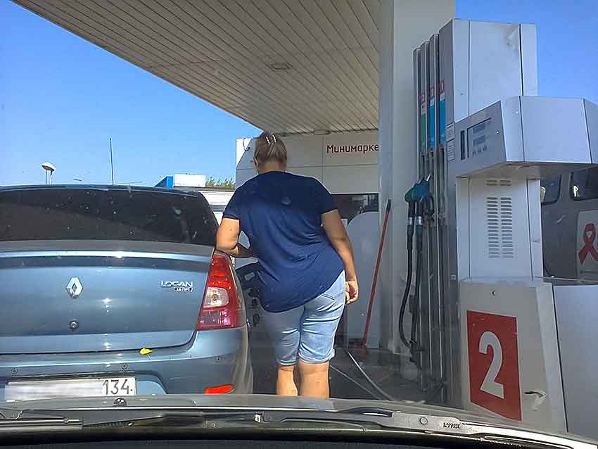 Уже 55 рублей за литр: в Волгоградской области опять подорожал бензин 