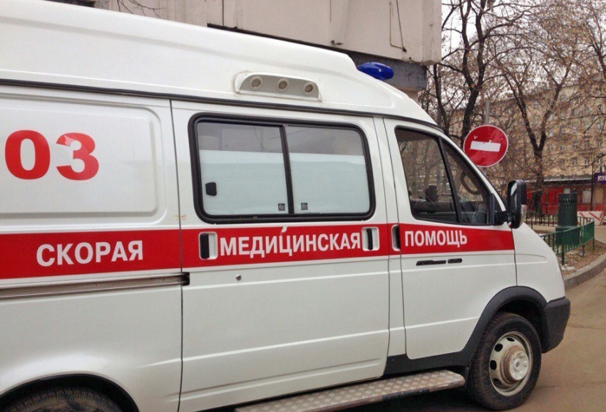 В Камышине на улице Ленина произошло столкновение двух отечественных автомобилей, в больницу попала 46-летняя горожанка