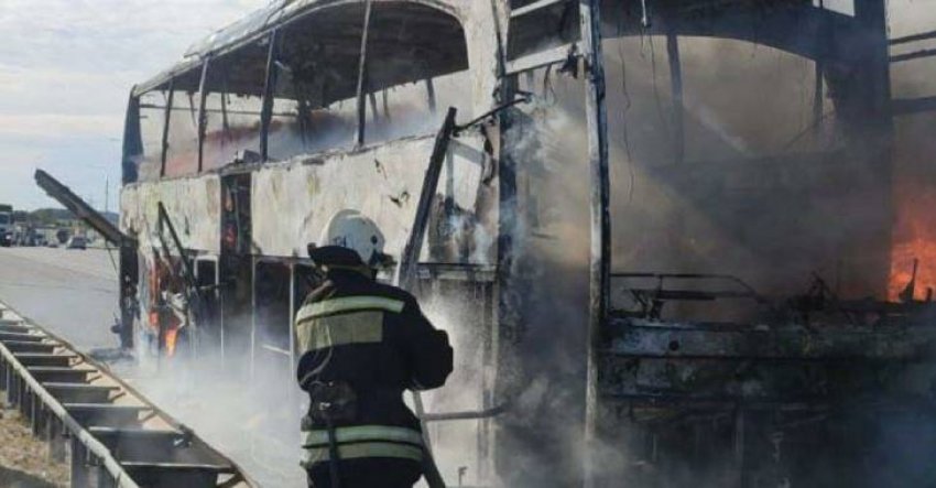 Автобус из Волгограда с полным салоном пассажиров сгорел на трассе в Подмосковье (ВИДЕО)