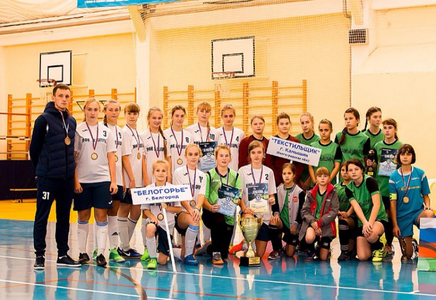 Команда девушек из Камышина заняла почетное место на Всероссийском турнире по мини-футболу