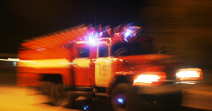 Камышинские пожарные выехали на улицу Ленина тушить вспыхнувший вентилятор