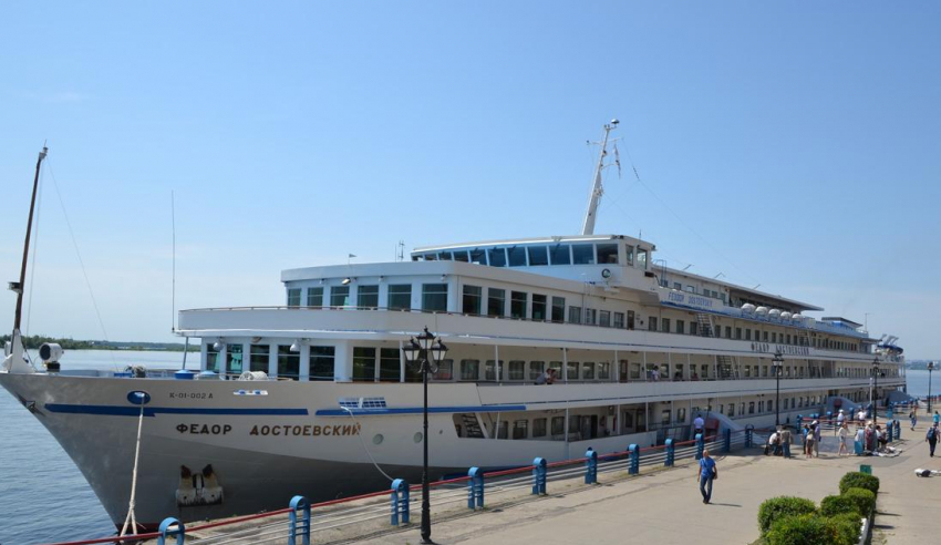 Уже в мае начнутся речные мини-круизы по Волге, но камышане могут разве что помахать теплоходам с набережной