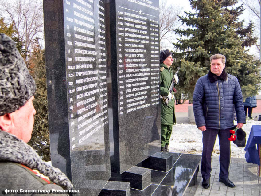 Родным камышан, погибших в спецоперации, 9 марта торжественно передали ордена Мужества, которыми бойцы награждены посмертно