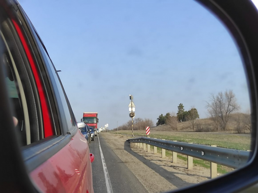 На федеральной трассе между Камышином и Волгоградом образовалась многокилометровая пробка