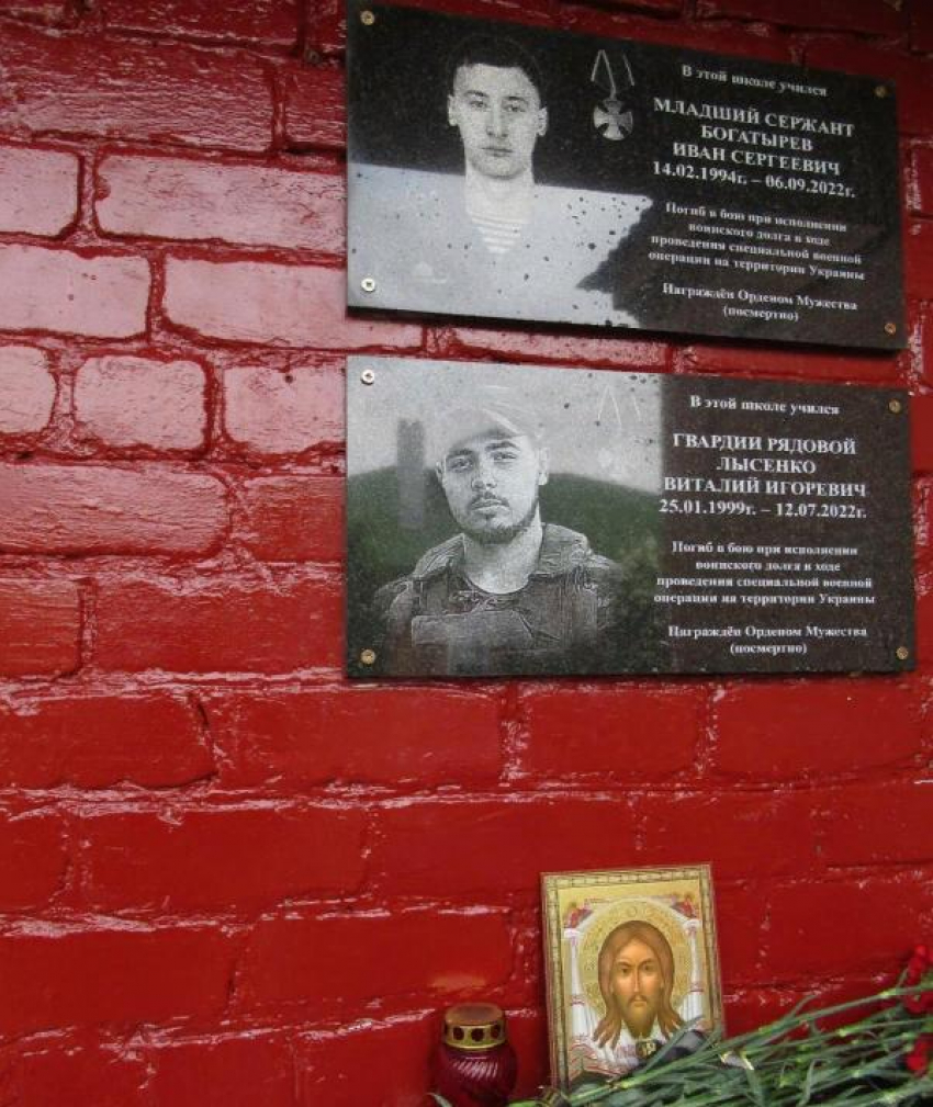 В селе Умет Камышинского района открыли мемориальные доски землякам- героям спецоперации