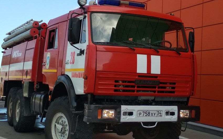 В первый день нового года вспыхнул пожар в пятиэтажке в самом центре Камышина - на улице Ленина