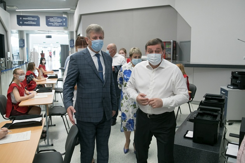 Губернатор в «один голос» с «главным доктором» Волгоградской области еще раз призвали население региона вакцинироваться