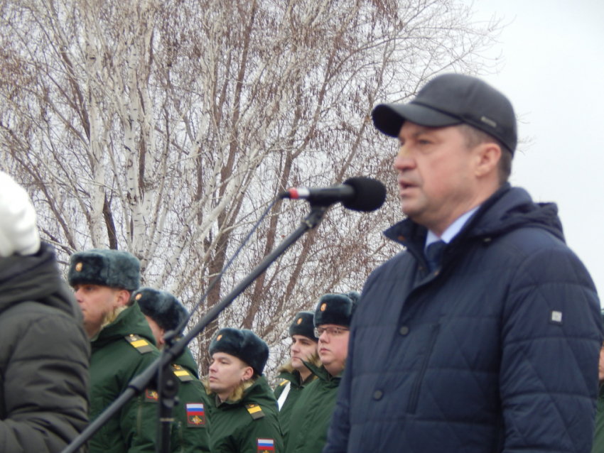 В Камышине Станислав Зинченко опубликовал личное приглашение для камышан на 2 февраля, о новой стеле не сказал ничего - как будто и нет темы