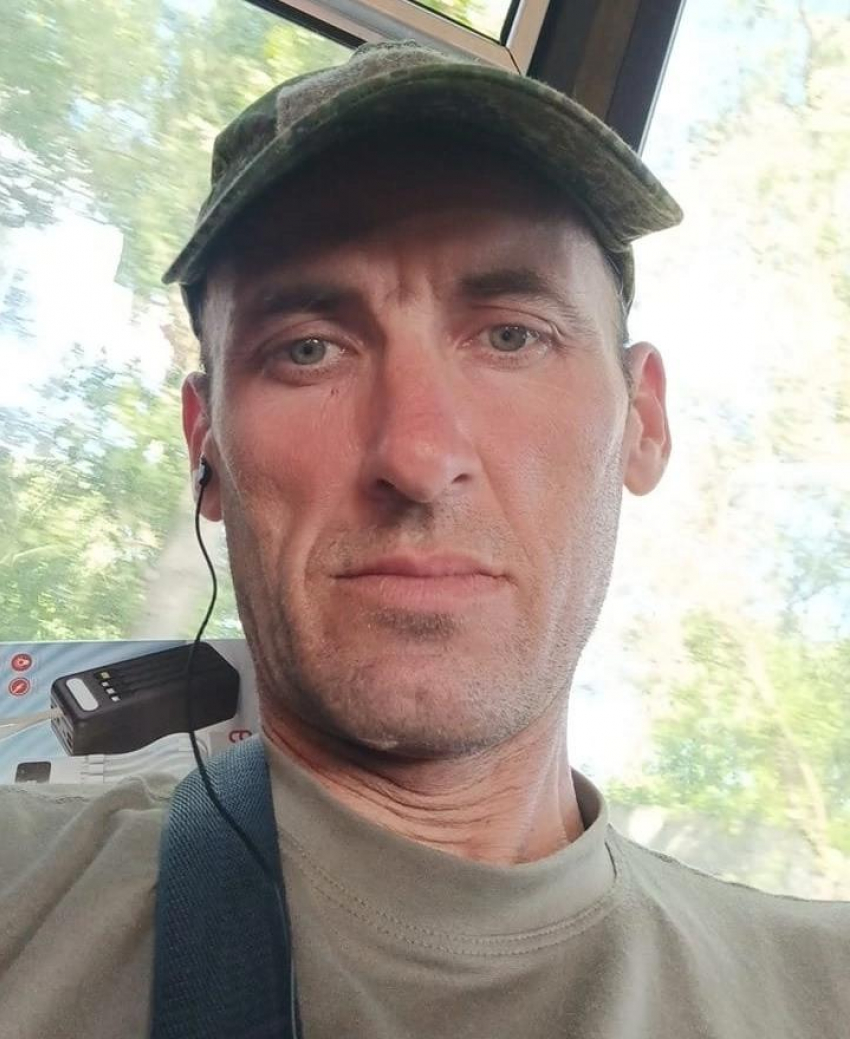 "Папуля, ты ушёл — и мир потух": в Камышине простятся с бойцом СВО Сергеем Ереминым