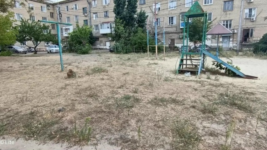 "А где деньги на реновацию детской площадки? В небо улетели?» - камышанка