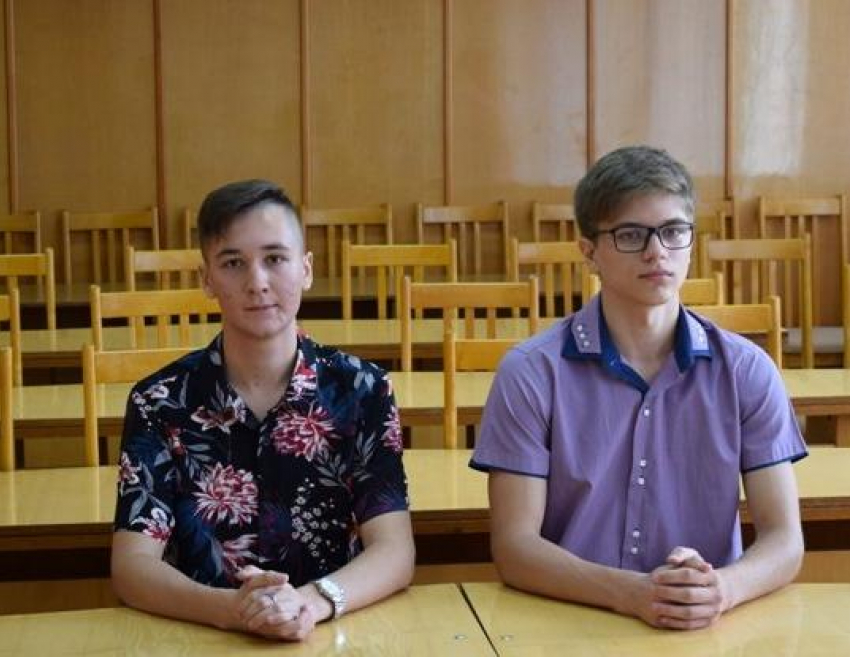 Станислав Зинченко встретился с камышинскими стобалльниками, замахнувшимися на престижные столичные вузы