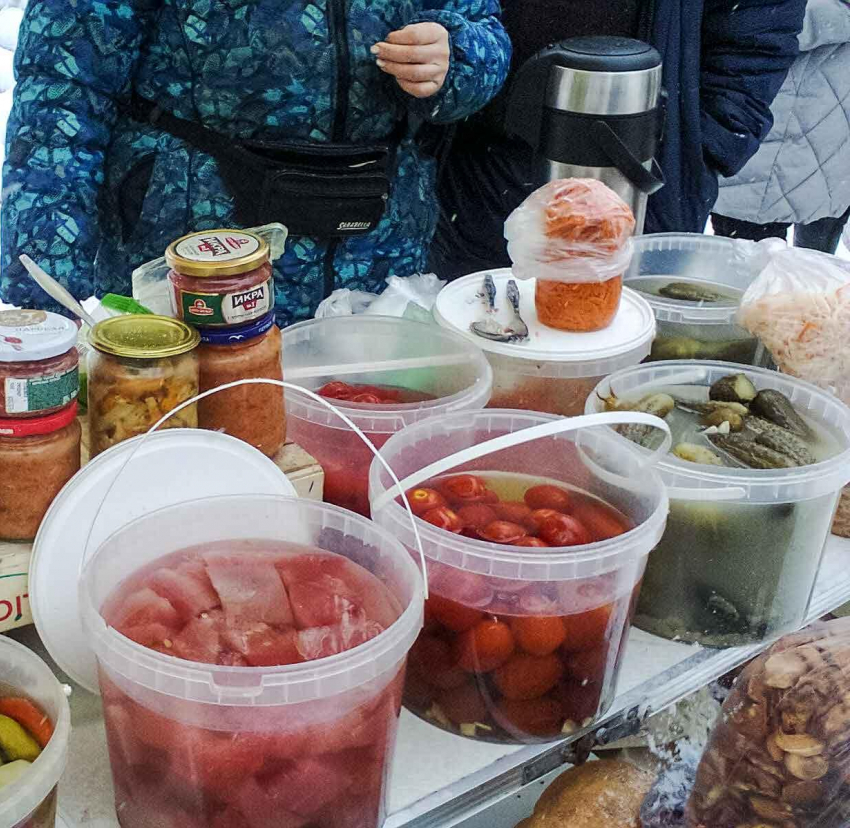 Камышин - редкий город, где  в декабре на рынках можно купить одновременно и свежие, и соленые арбузы