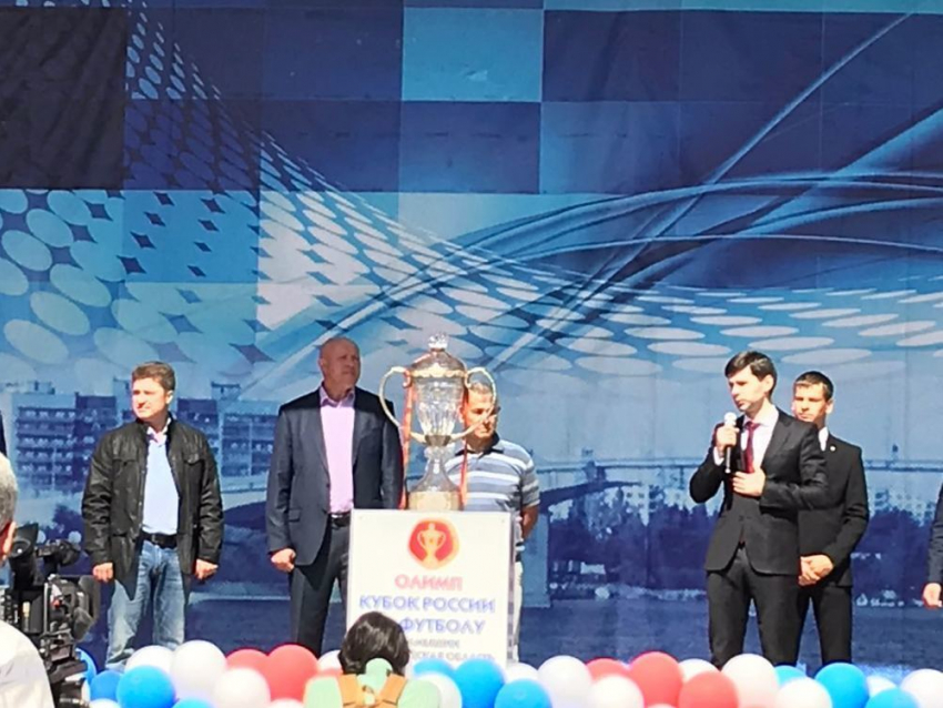 В Камышине первые руководители города приняли участие в церемонии встречи Кубка России по футболу