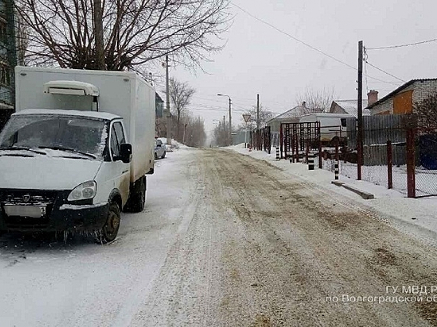 Грузовой фургон сбил девушку в Камышине