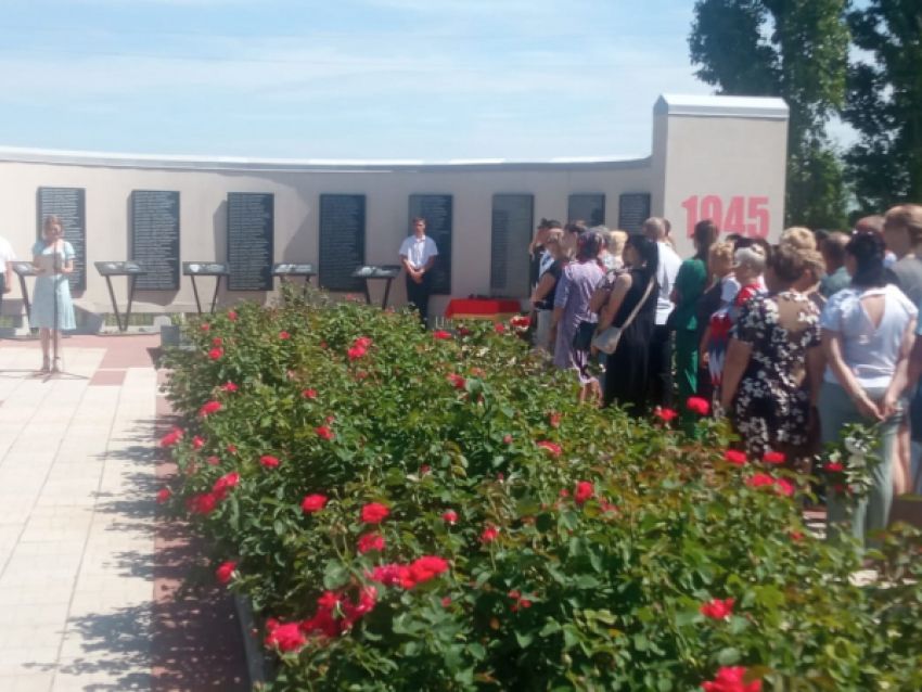 В Камышинском районе открыты пять именных мемориальных плит в честь героев СВО