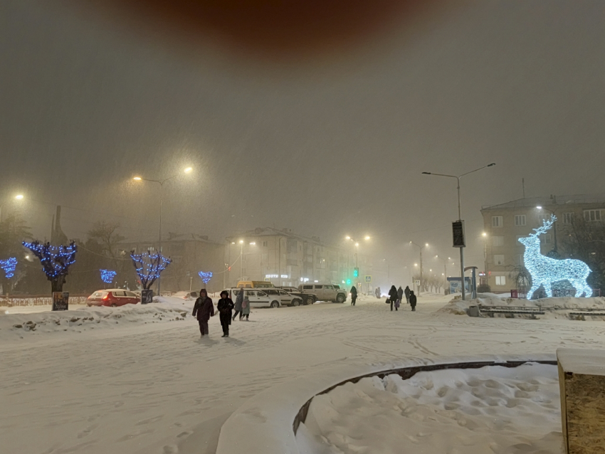 В Камышине сегодня, 19 февраля, метель замела город в считанные часы, придала улицам таинственности и красоты, но...