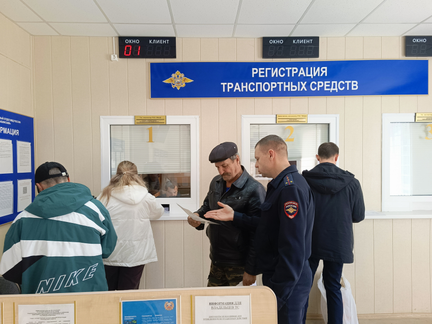 "Осторожно: мошенники!» - в ОГИБДД камышан учили бдительности