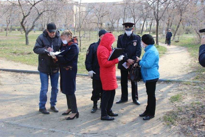 "Наряды» чиновников задержали еще 5 человек для составления протоколов на набережной Камышина и в парке «Топольки» (ВИДЕО)