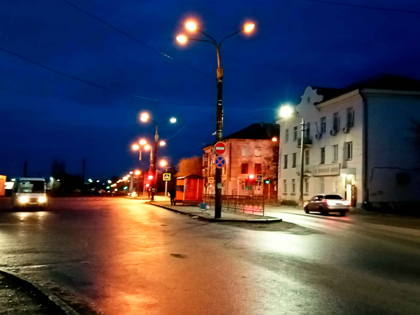 Энергетики продолжают отключать электричество в Камышине целыми улицами
