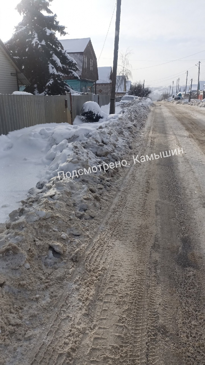 "В Камышине снег начали убирать на главных улицах, а до второстепенных, видимо, дойдут только к маю", - камышанин