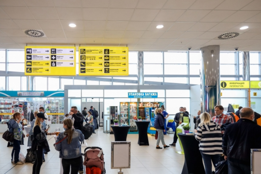 В Волгоградском аэропорту пассажиры застряли из-за густого тумана