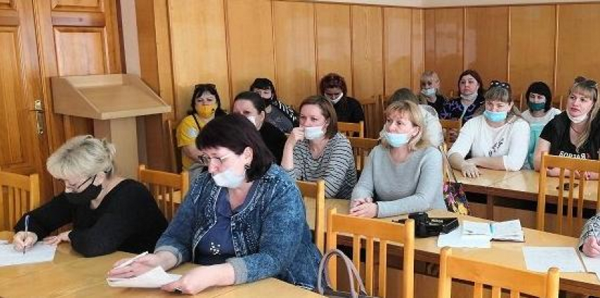 Глава Камышина Станислав Зинченко встретился с матерями детей-инвалидов, о чем конкретно говорили, с каким результатом - неизвестно