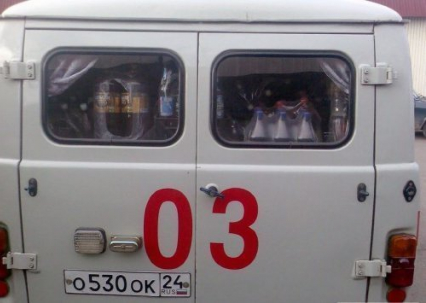 В больницу Камышина доставлены двое мужчин и женщина после столкновения автомобилей на «встречке"