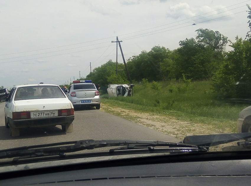 Очевидцы сообщают о смертельной лобовой аварии на дороге между Камышином и Петровым Валом