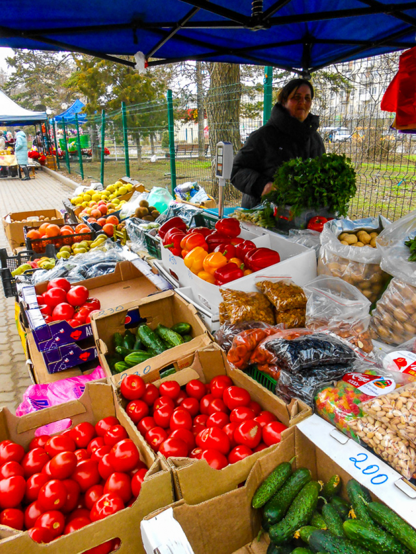 Во что обойдется для камышан салат из свежих огурцов и помидоров на Пасху