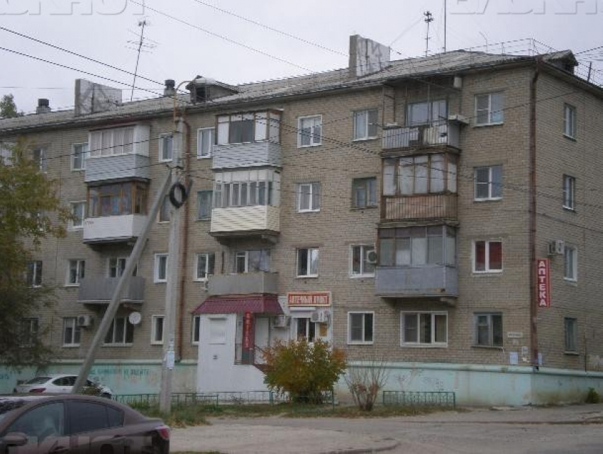 Чиновники Камышина пообещали закончить капремонт дома в Московском переулке до конца октября