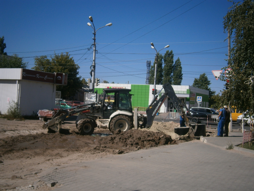 Камышане отмечают оживление работ на реконструкции улицы Октябрьской