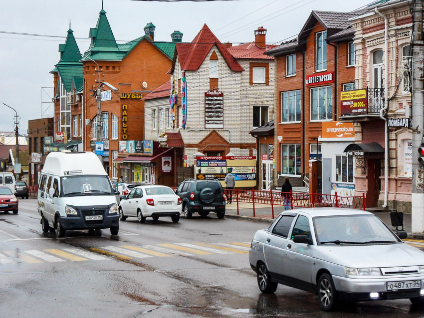 Полиция Волгоградской области передала на нужды СВО восемь автомобилей, конфискованных у пьяных водителей