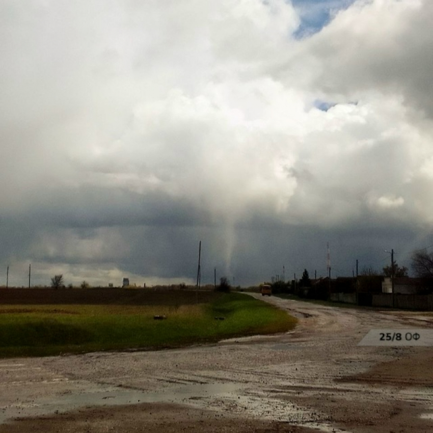 Недалеко от Камышина прошелся и попал на камеру торнадо