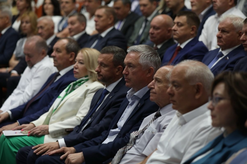 "Единороссов» Волгоградской области обвинили в массовом нарушении законодательства по ходу региональной партийной конференции, - «Блокнот Волгограда"