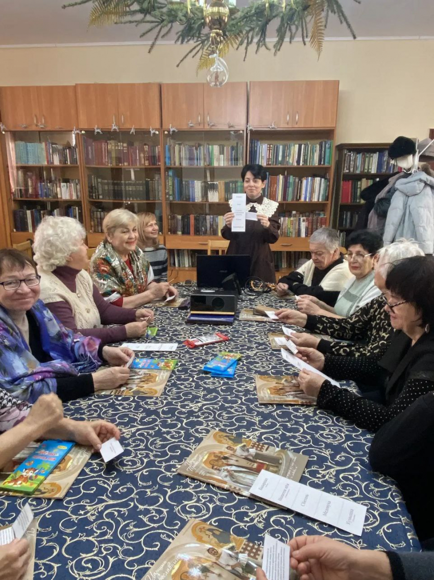 Как общались камышане в библиотеке Никольского собора в Крещение