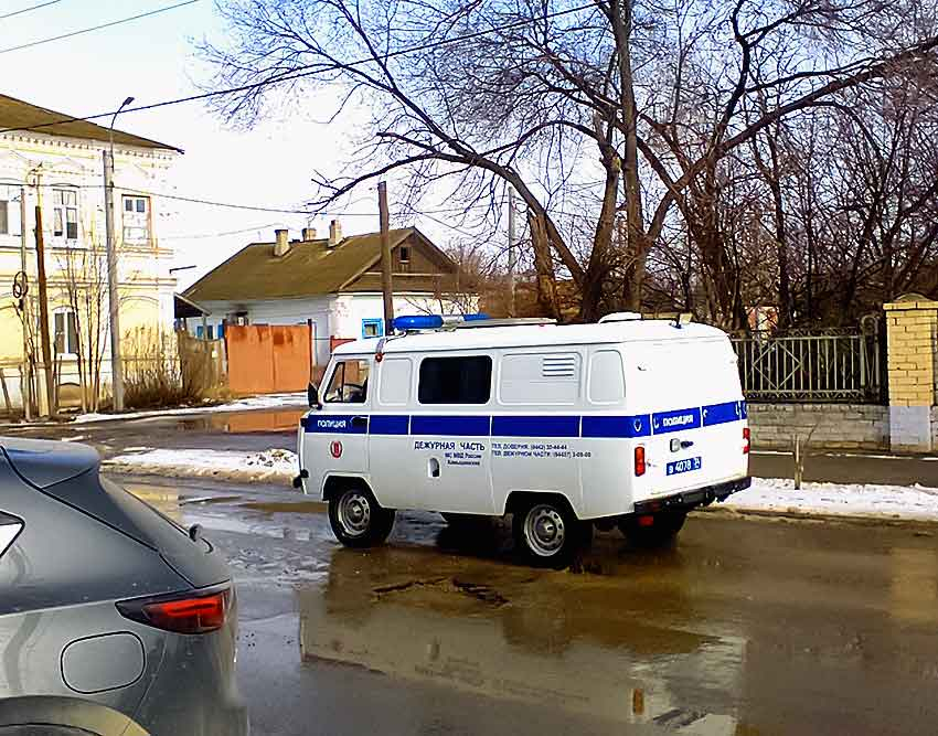 На дороге между Ольховкой и Камышином молодой водитель пошел в лобовую, а после столкновения бросил израненного пострадавшего и сбежал