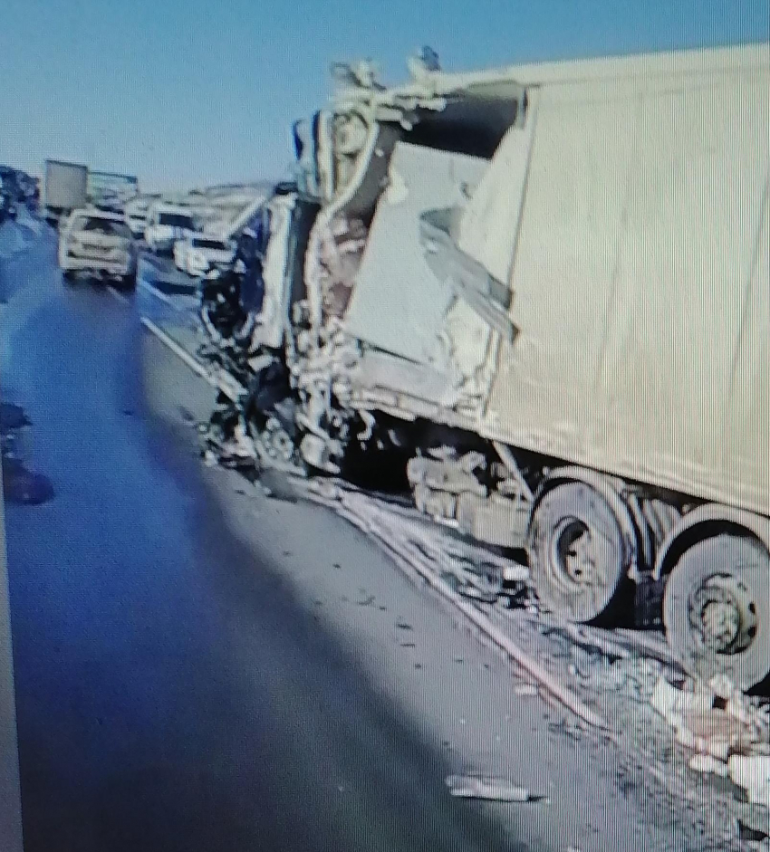 Из-за смертельного ДТП с фурами встало движение по московской трассе в Волгоградской области (ВИДЕО)