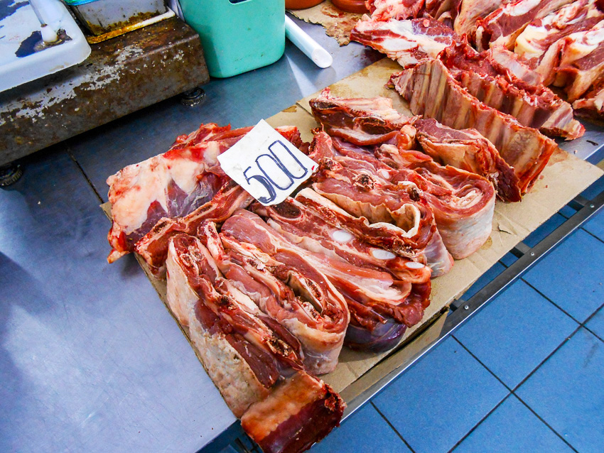 Камышан шокировали сегодня, 3 марта, ребра по 500 рублей за килограмм на центральном рынке